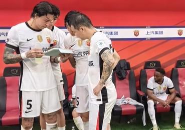 CCTV解说团队讲解西甲联赛精彩对决集锦